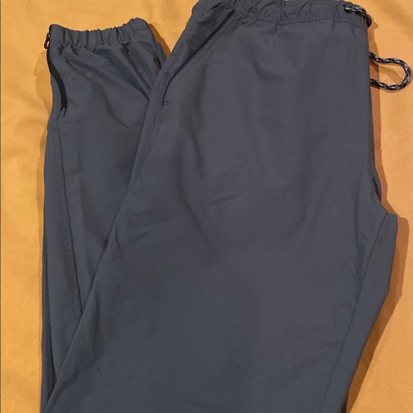 Gap joggers size Gray Medium - Picture 2 of 4